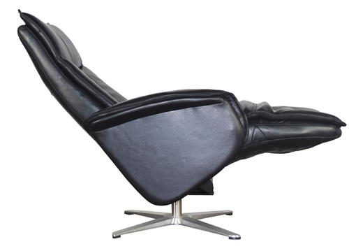 Q90 Recliner in Black Leather.
